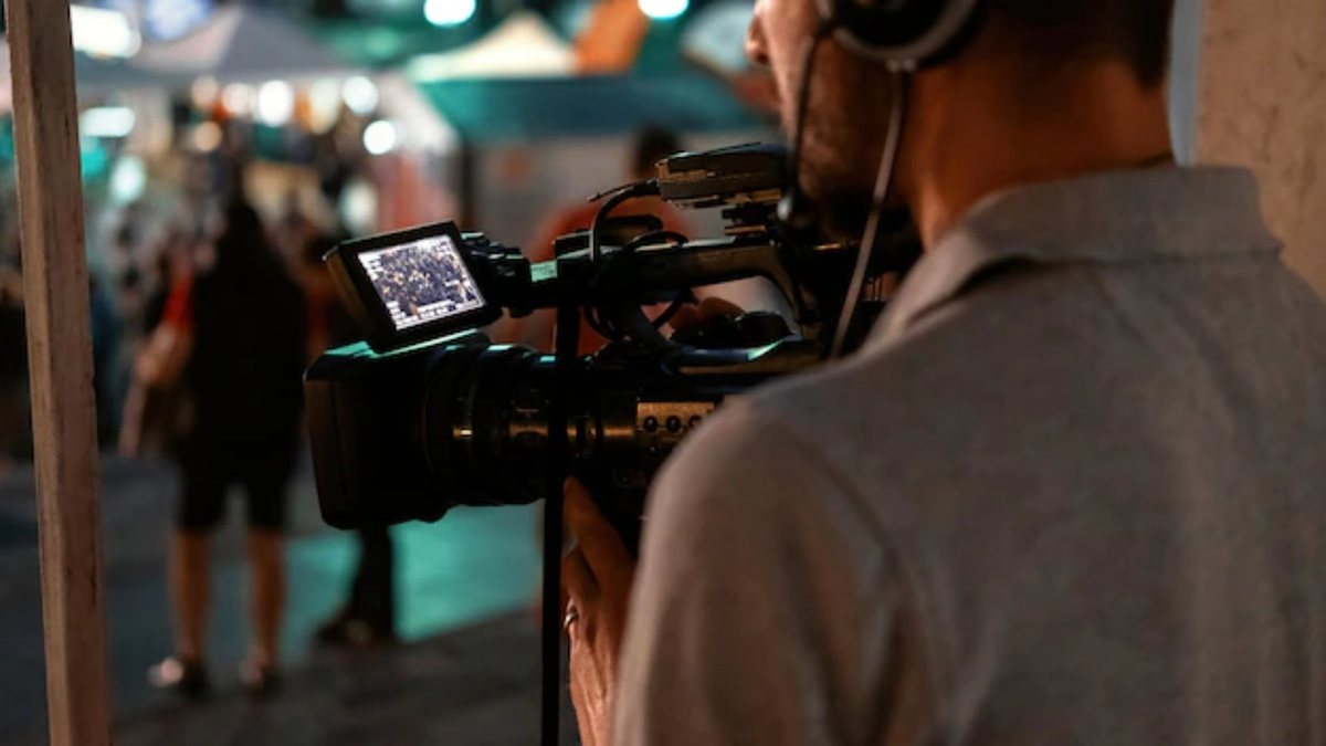 ONG oferece cursos online gratuitos de audiovisual para jovens do Rio de Janeiro - Freepik