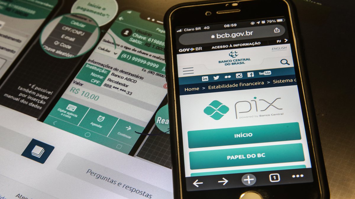 Pix por engano: celular mostra funcionalidade Pix
