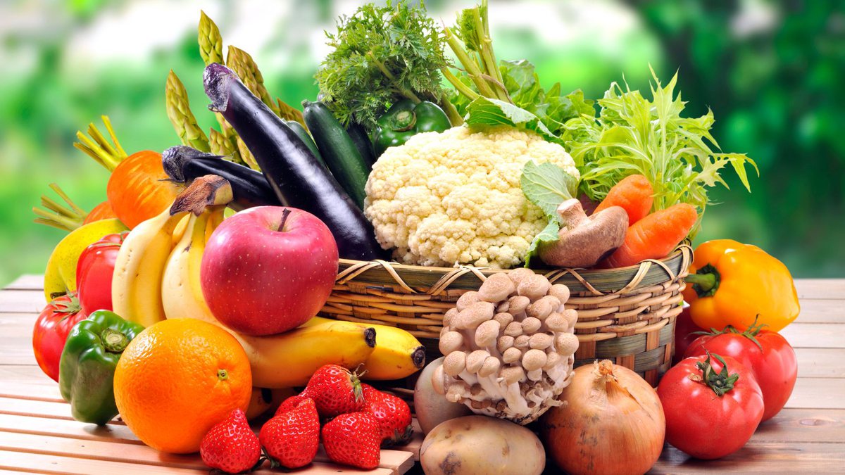 Auxílio sacolão: cesta com frutas e verduras