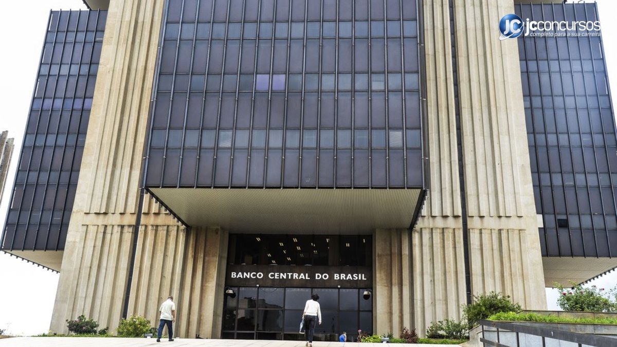 Banco Central mantém Selic em 13,75% ao ano, apesar da queda da inflação