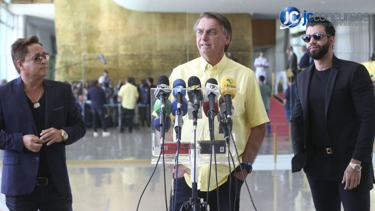 Bolsonaro recebe apoio de cantores sertanejos e políticos do PSDB e União Brasil