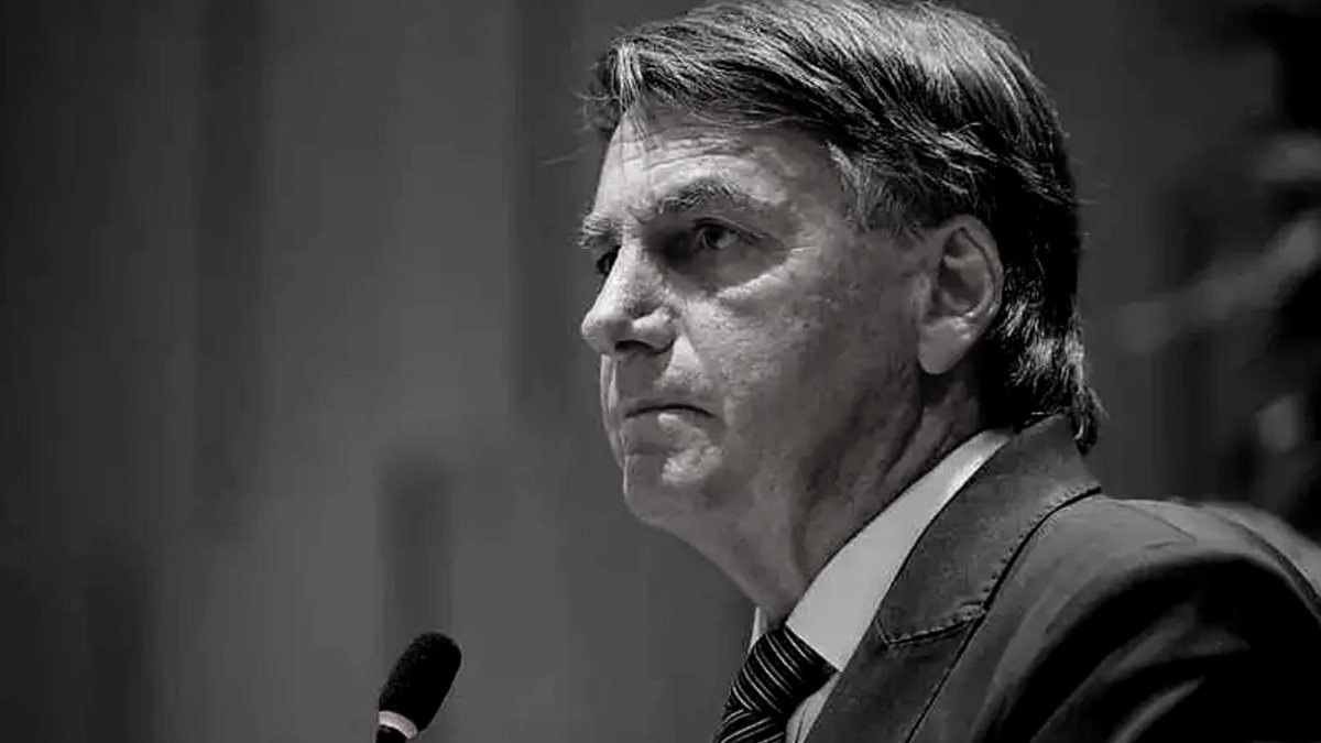 Bolsonaro fala em microfone - Divulgação