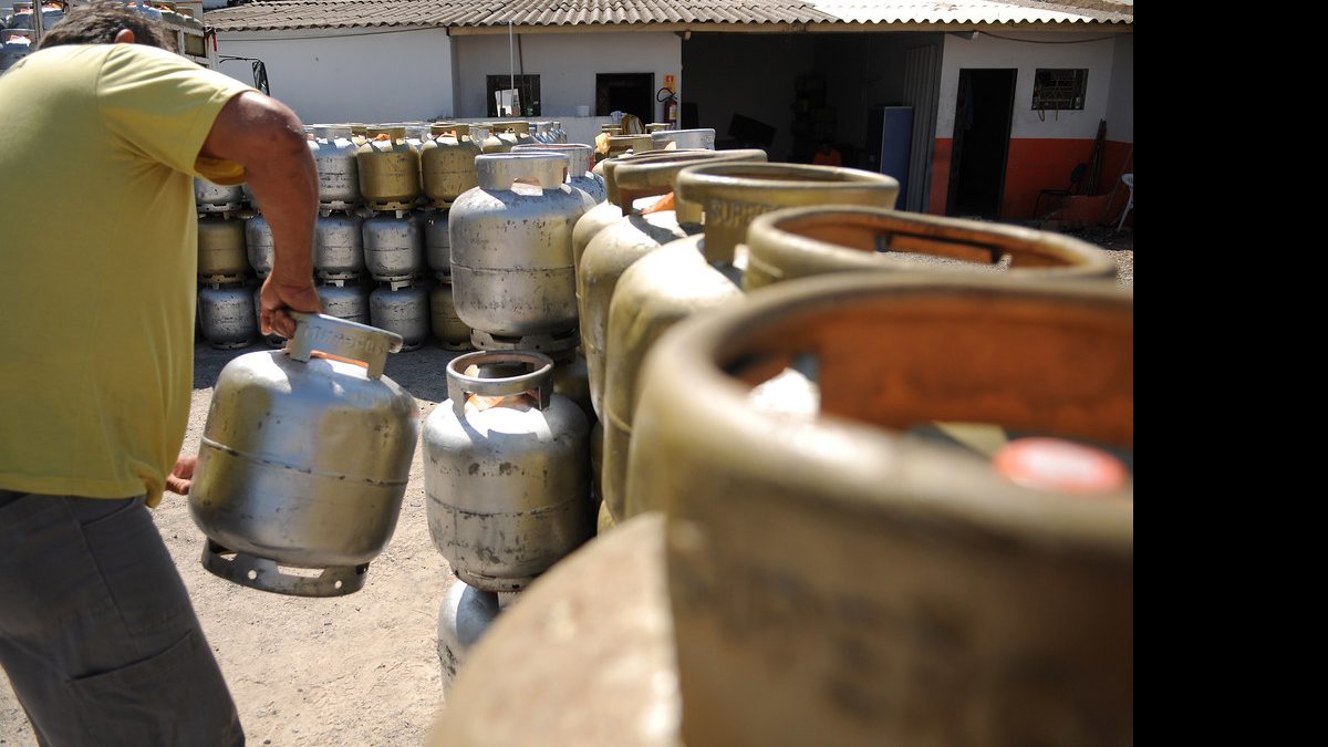 O gás de cozinha é conhecido tecnicamente como Gás Liquefeito de Petróleo (GLP) - Agência Brasil