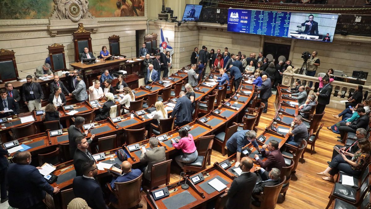 Vereadores durante sessão - Câmara Municipal do Rio de Janeiro