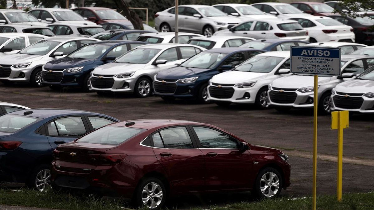 Imagem meramente ilustrativa, um pátio com vários automóveis - Divulgação - Isenção do IPI para carros de até R$ 200 mil