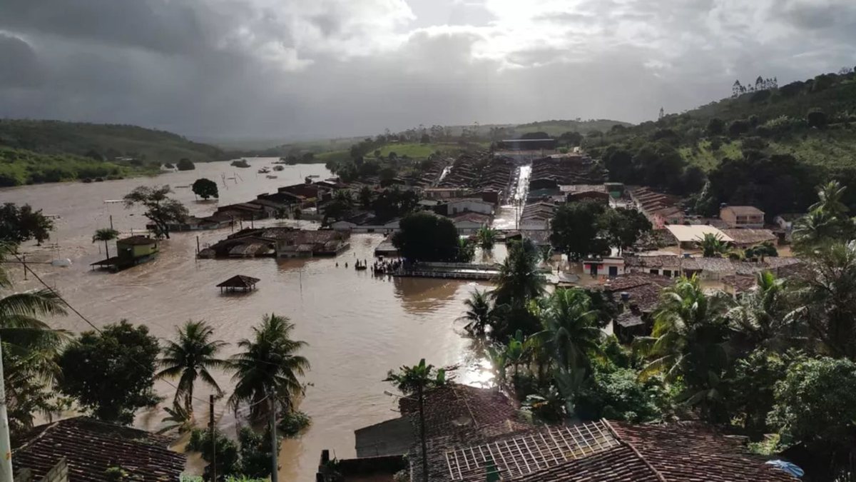 Rio transborda no município de Branquinha, em Alagoas - Erik Maia - G1