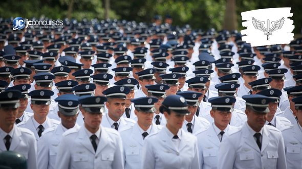 Concurso da Aeronáutica: dezenas de militares perfilados durante solenidade - Foto: Divulgação