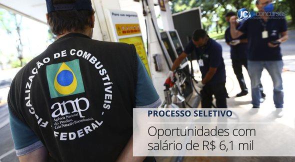 Processo seletivo da ANP: servidores realizam fiscalização em posto de combustíveis - Marcelo Camargo/Agência Brasil