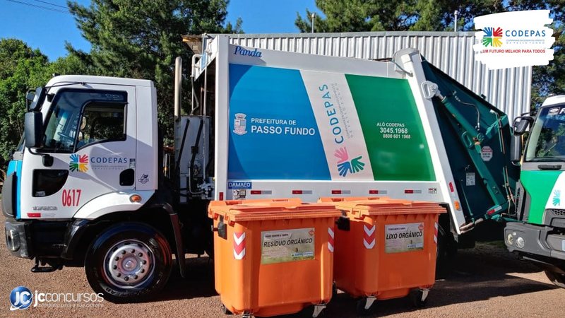 Concurso da CODEPAS RS: caminhão de coleta de lixo da Companhia de Desenvolvimento de Passo Fundo - Divulgação