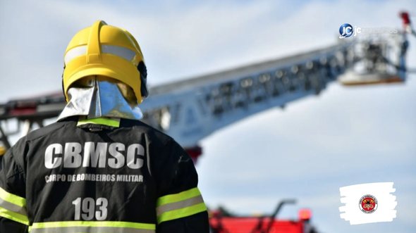 Processo seletivo dos Bombeiros SC: bombeiro militar de costas