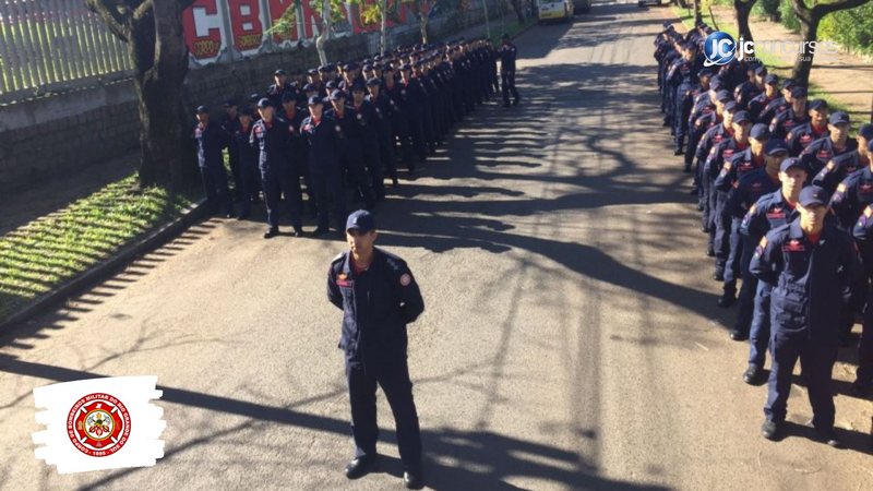 Corpo de Bombeiros do RS: soldados perfilados durante solenidade