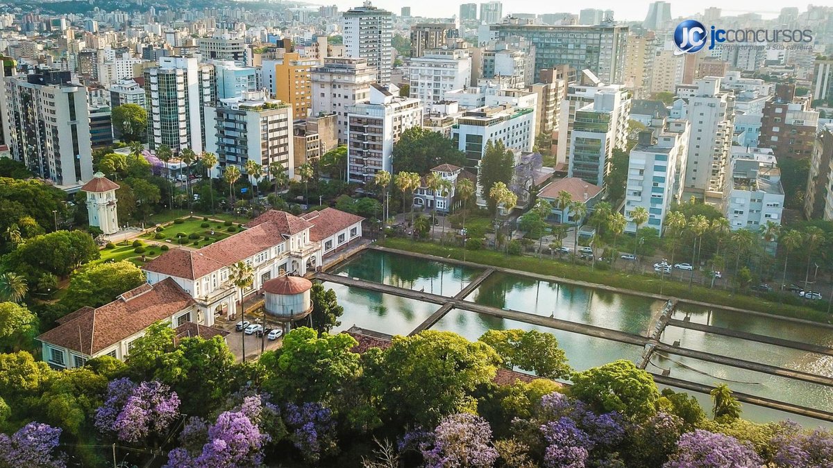 Processo seletivo do Dmae de Porto Alegre RS: vista aérea do jardim que compõe o complexo de prédios da sede administrativa do Dmae