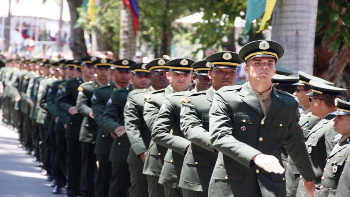 Exército Brasileiro - Entre em ação! Seja um Sargento do Exército.  Inscrições abertas, acesse: www.esa.ensino.eb.br