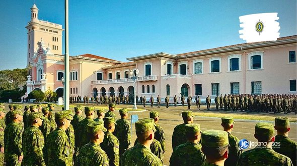 Concurso do Exército: alunos perfilados durante solenidade no pátio da EsPCEx - Foto: Divulgação