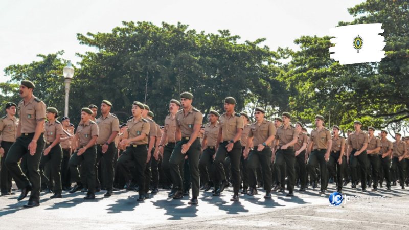 Concurso do Exército: alunos durante solenidade no pátio do IME - Foto: Divulgação