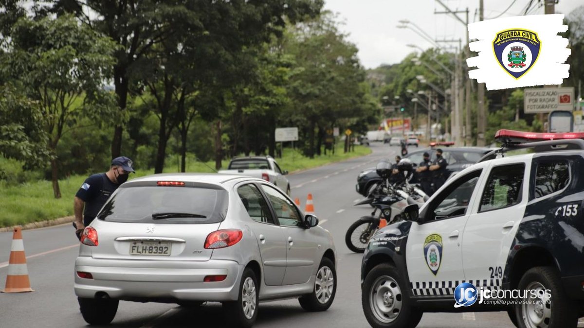 Concurso da GCM de Ribeirão Preto: agente aborda veículo durante blitz educativa - Divulgação