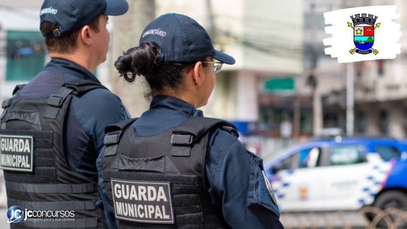 Concurso para guarda de Vitória ES: guardas municipais de costas - Divulgação