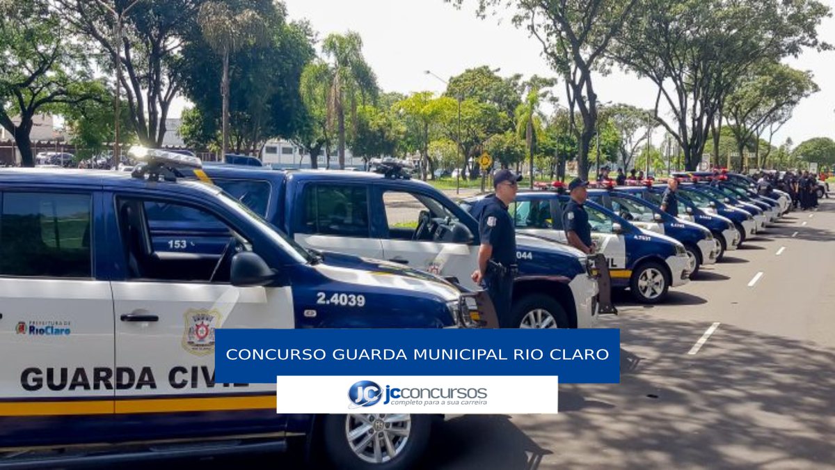 Concurso Guarda Municipal de Rio Claro - agentes da corporação perfilados ao lado de viaturas