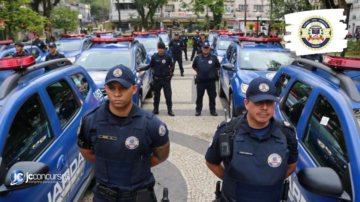 Concurso da Guarda Municipal de Santos: agentes da corporação perfilados ao lado de viaturas