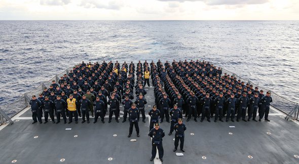 Concurso da Marinha: militares perfilados em convés de embarcação - Divulgação