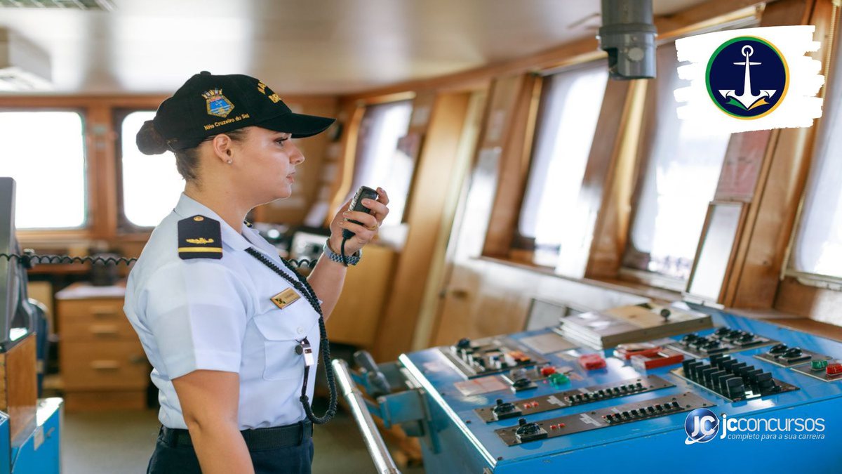 Concurso da Marinha: militar utiliza aparelho de rádio comunicador dentro de embarcação - Divulgação