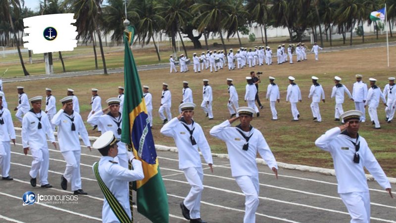Concurso da Marinha: aprendizes-marinheiros perfilados durante solenidade - Foto: Divulgação