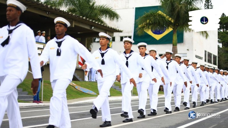 Concurso da Marinha: aprendizes-marinheiros perfilados durante solenidade - Foto: Divulgação