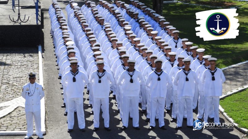 Concurso da Marinha: aprendizes-marinheiros perfilados durante solenidade - Foto: Divulgação