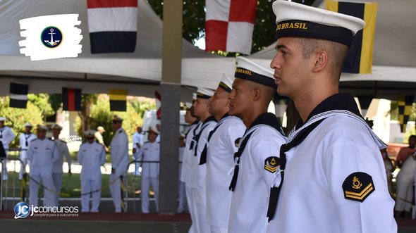 Concurso da Marinha: marinheiros perfilados durante solenidade - Foto: Divulgação