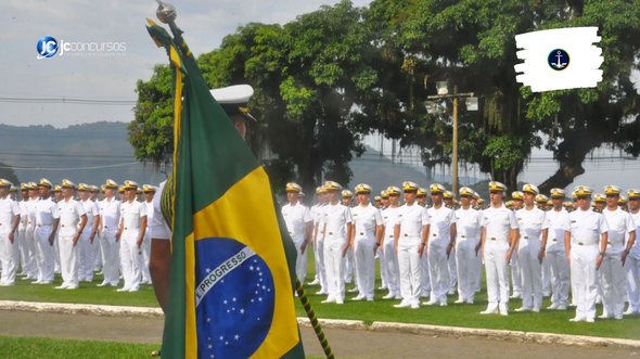 Concurso da Marinha: alunos do Colégio Naval durante solenidade no pátio da instituição de ensino