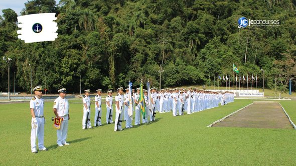 Concurso da Marinha: alunos do Colégio Naval durante solenidade no pátio da instituição de ensino - Foto: Divulgação