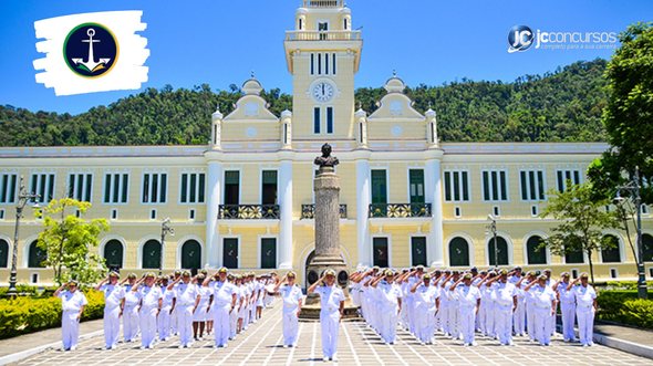 Concurso da Marinha: alunos do Colégio Naval durante solenidade no pátio da instituição de ensino - Foto: Divulgação