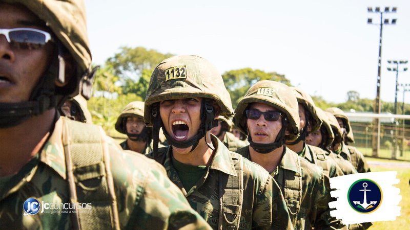 Concurso da Marinha: militares perfilados