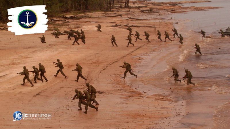 Concurso da Marinha: fuzileiros simulam situação de combate durante treinamento