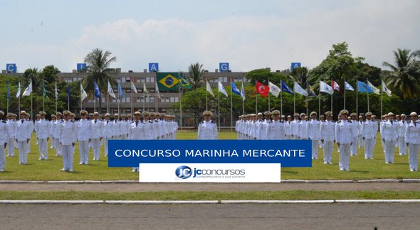 Concurso Marinha Mercante - estudantes perfilados - Divulgação