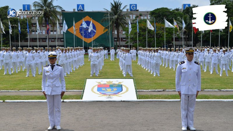 Concurso da Marinha Mercante: estudantes durante solenidade no pátio do Ciaga
