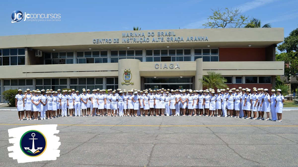 Concurso da Marinha: alunos do Ciaga posam para foto durante aula inaugural do curso de formação de oficiais