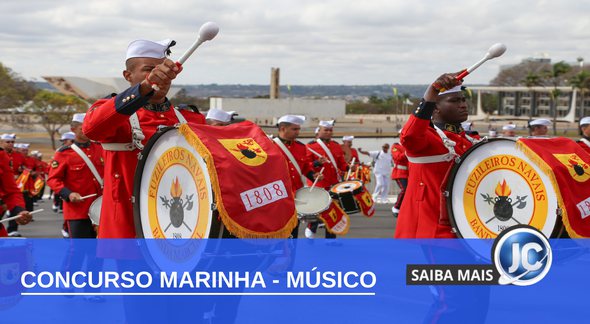 Concurso Marinha - músicos do Corpo de Fuzileiros Navais durante apresentação em desfile - Divulgação