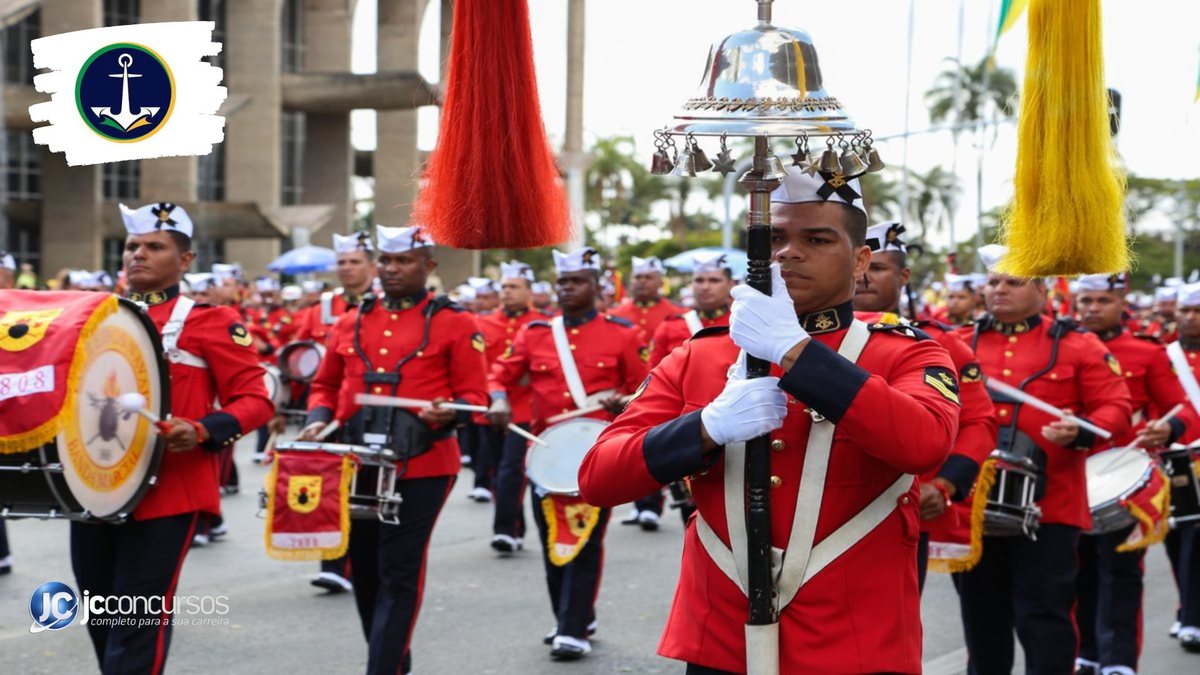 Concurso da Marinha: músicos do Corpo de Fuzileiros Navais durante apresentação em desfile - Foto: Divulgação