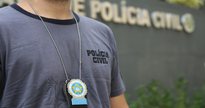 Concurso da PC RJ: policial usando uniforme e distintivo da corporação - Divulgação