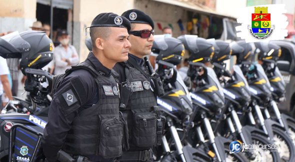 Concurso da PM CE: soldados da Polícia Militar do Ceará perfilados ao lado de motos - Divulgação