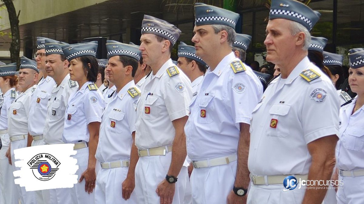 Concurso da PM SP: oficiais de saúde perfilados com uniforme da corporação - Divulgação