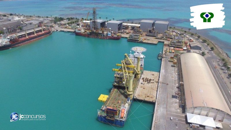 Concurso do Porto de Maceió: imagem aérea mostra áreas de armazenagem e movimentação, terminal de passageiros e berços de atracação