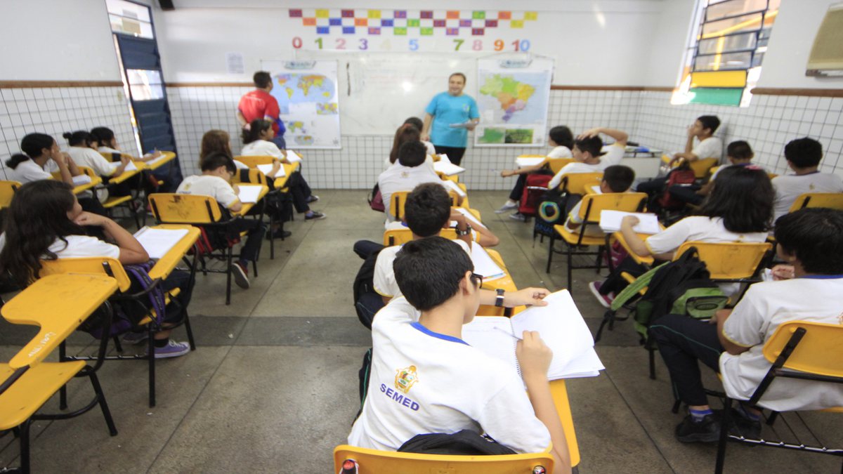 Sala de aula com alunos - Divulgação - Prefeitura Careiro da Várzea