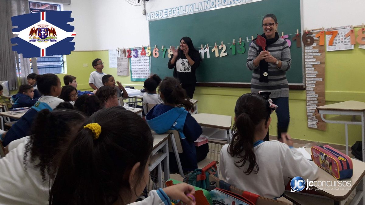 Concurso da Prefeitura de Guarulhos: estudantes durante atividade em sala de aula