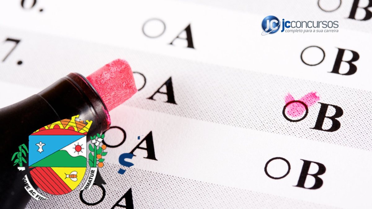 Concurso Prefeitura Santo Antônio de Posse: caneta marca texto cor de rosa em folha de resposta - Divulgação