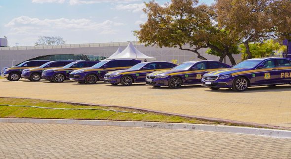 Concurso PRF: carros de luxo transformados em viaturas - Divulgação