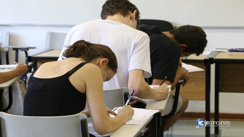 Candidatos durante prova: São Paulo tem ampla oferta de concursos abertos - Foto: Marcos Santos/USP Imagens