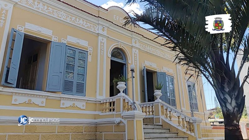 Concurso SME de Valença RJ: fachada do prédio histórico que é sede da Secretaria Municipal de Educação