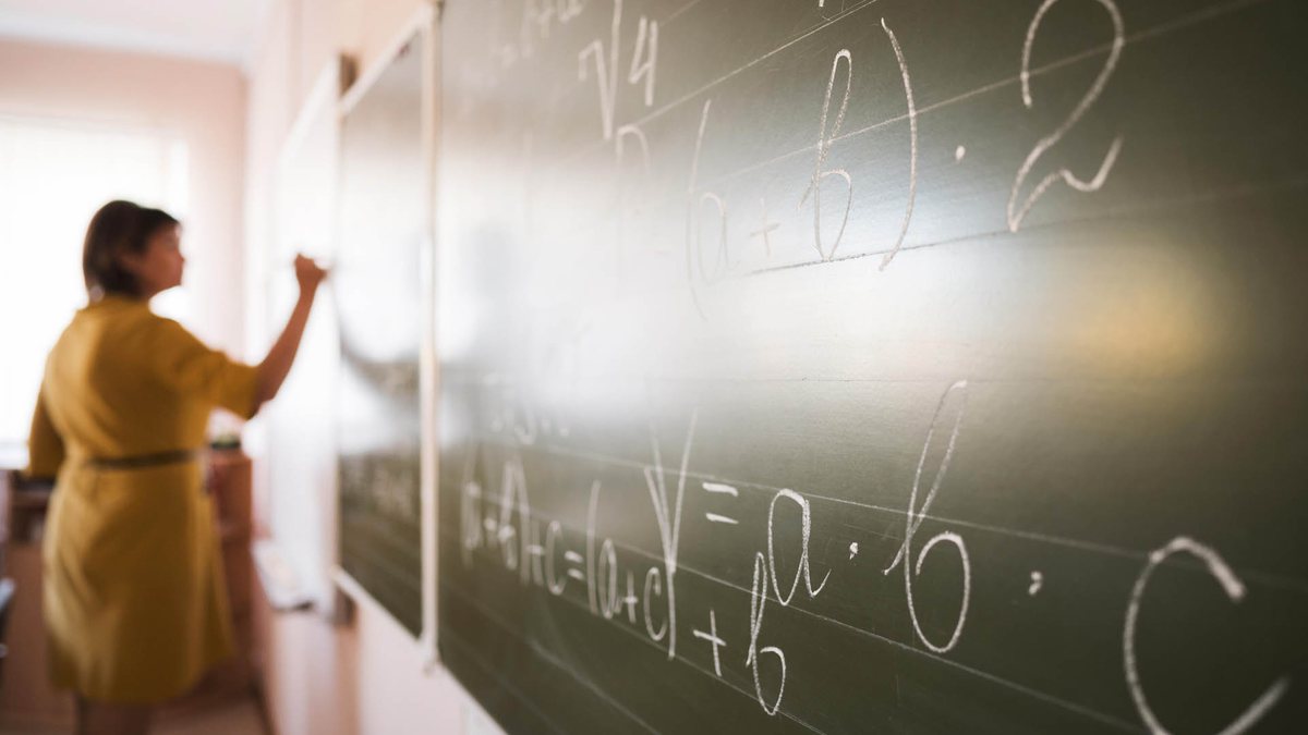 Concurso UnDF: vagas para professores e tutores - Freepik